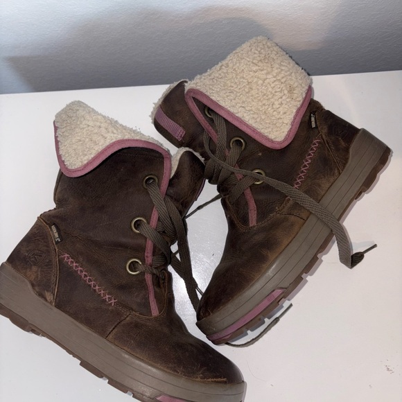 Keen Dry Snowmass Brown Leather Sherpa Low Boots - Picture 13 of 16